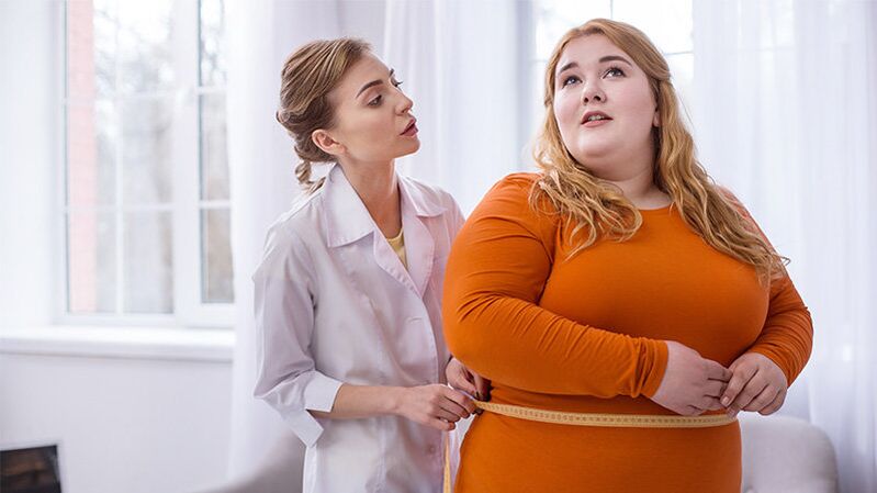 Il problema del sovrappeso nelle donne prima di prendere il tè Matcha Slim