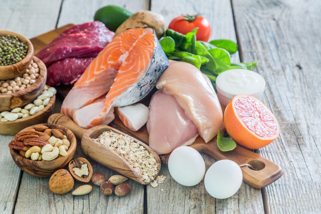 Alimenti proteici e carboidrati alternati per la perdita di peso