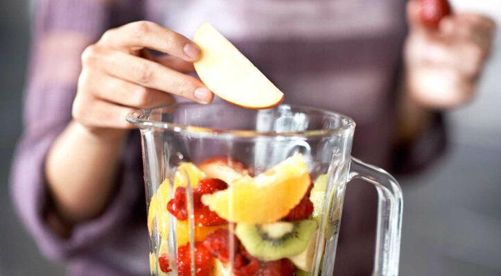 Frutti in un frullatore